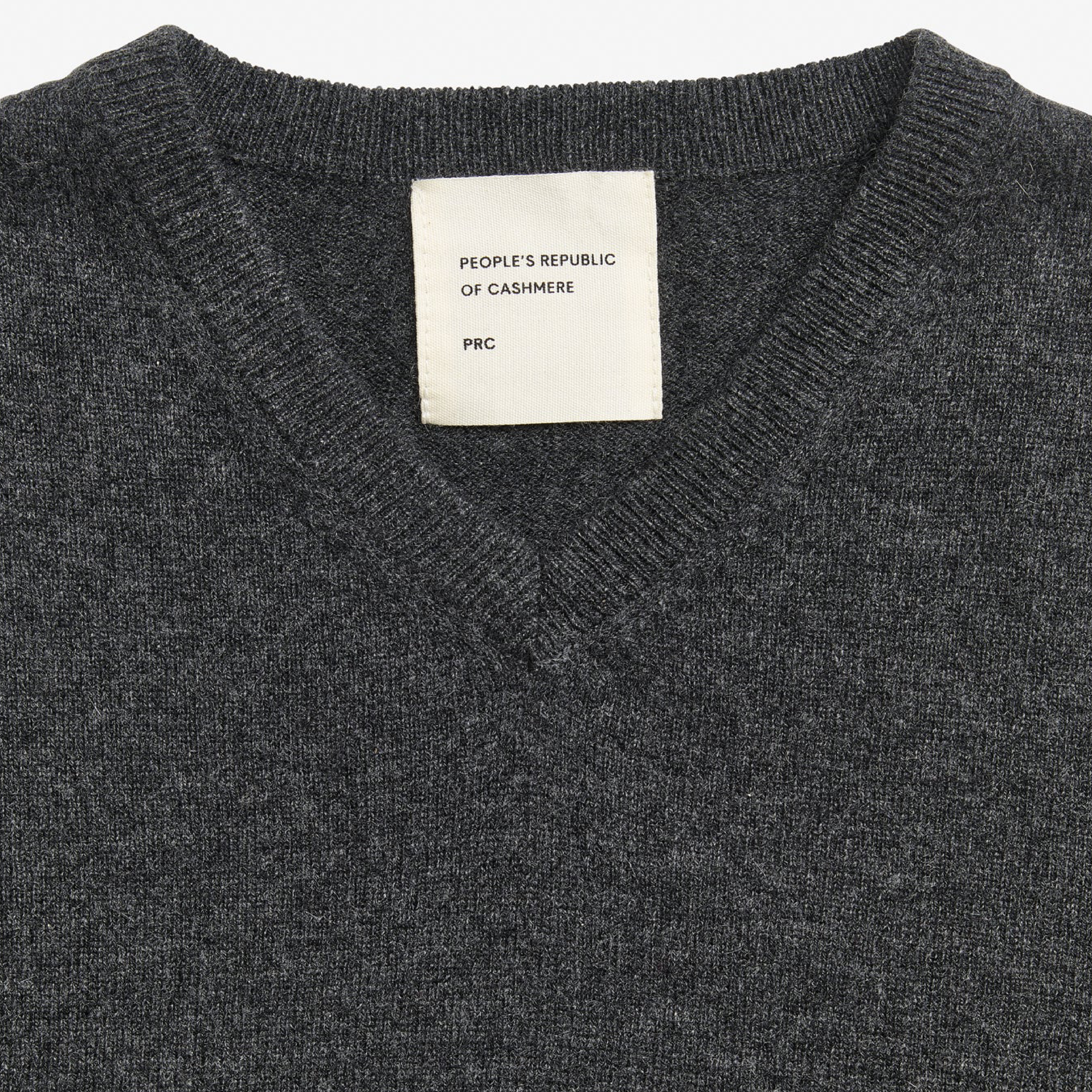 Women's Cashmere Fitted 90's V-Neck, Dark Grey