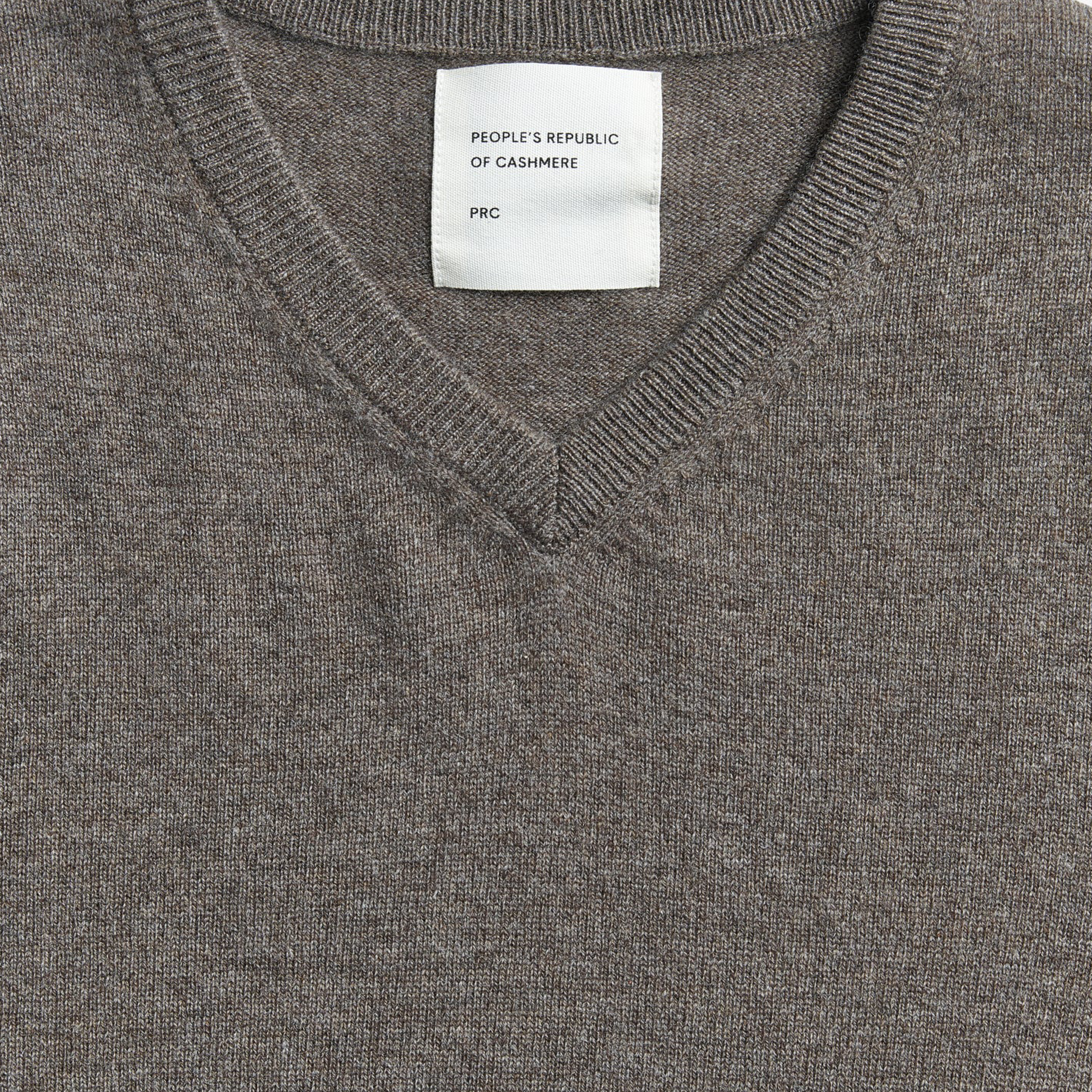 Women's Cashmere Fitted 90's V-Neck, Truffle