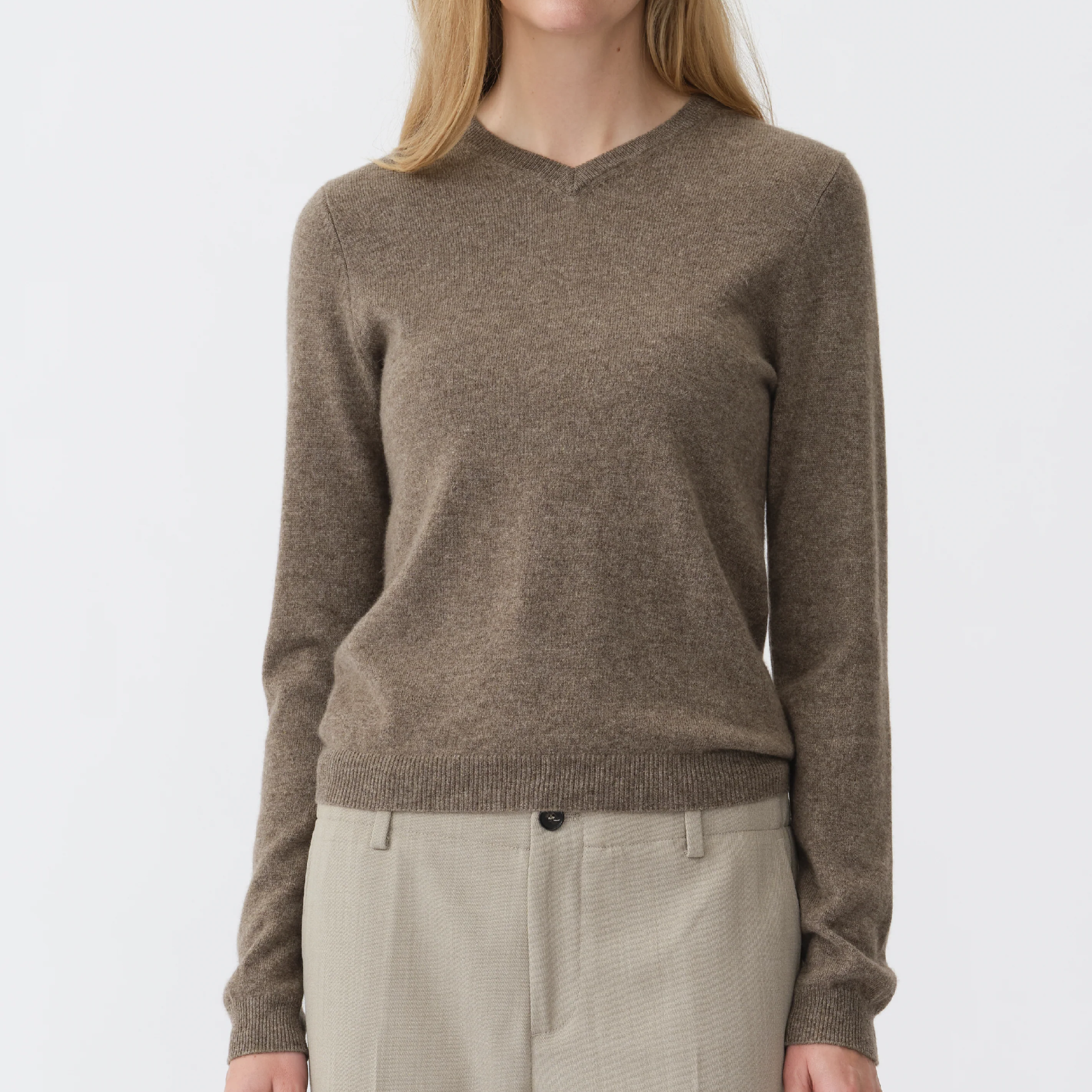 Women's Cashmere Fitted 90's V-Neck, Truffle