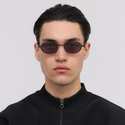 Devine Solbriller, Black