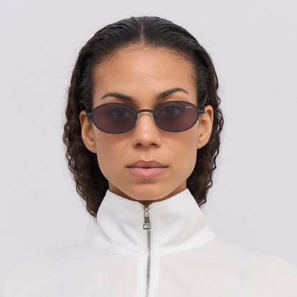 Devine Solbriller, Black