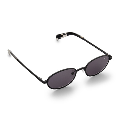 Devine Solbriller, Black
