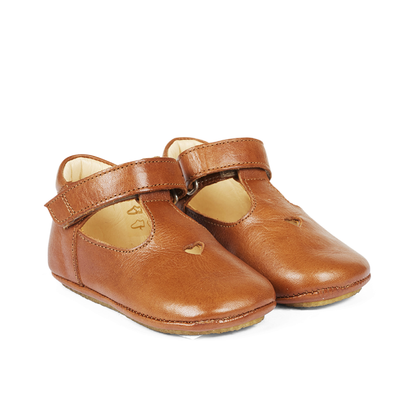 Prewalker with heart and Velcro closure, Cognac