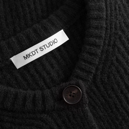 Thilda Yak Strik, Black