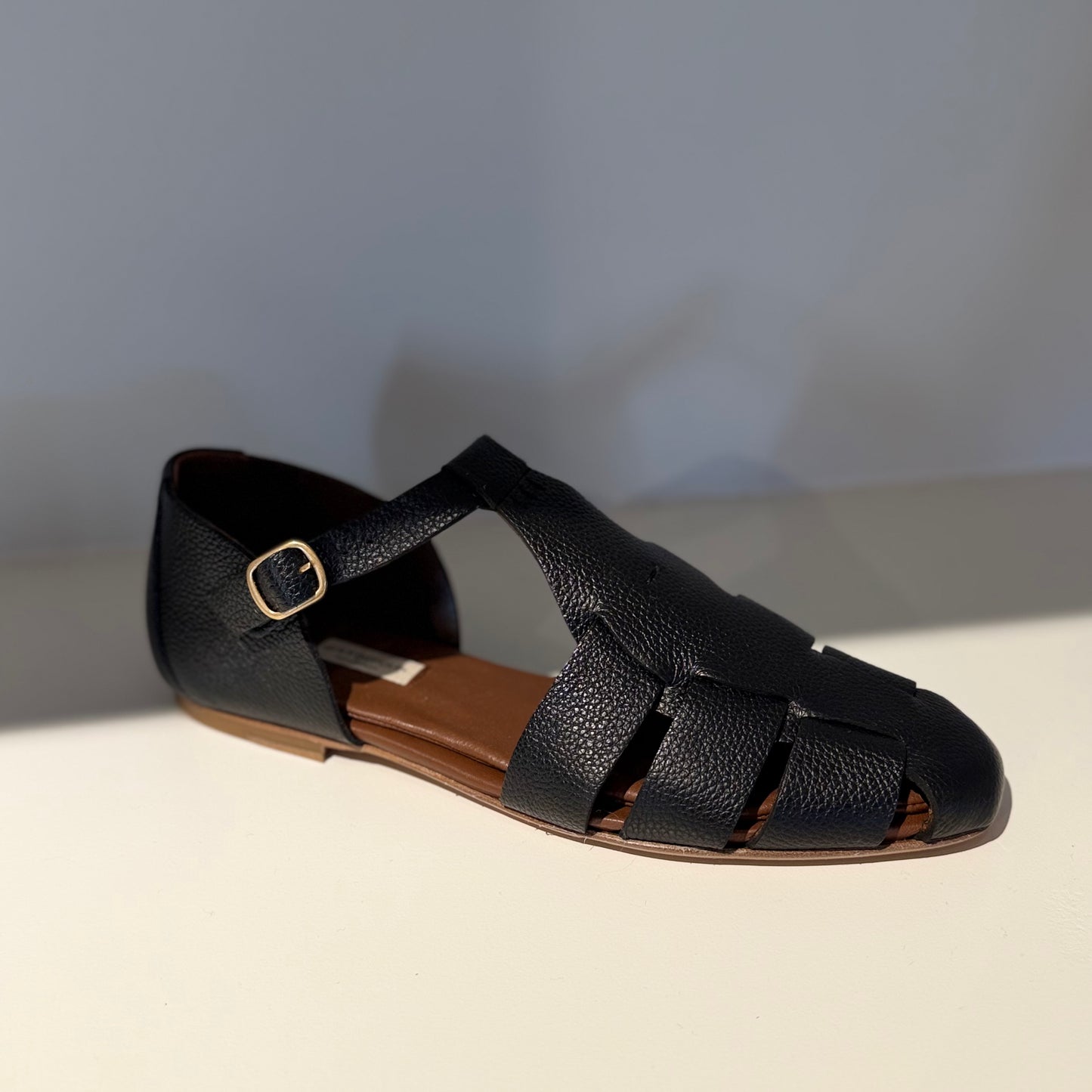 Lain Pebbled Soft Calf Sandaler, Black