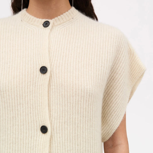 Thilda Yak Strik, Ivory